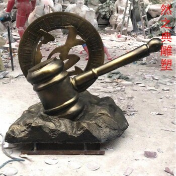 法錘雕塑廠家承接宣傳擺件優(yōu)選仿銅法錘雕塑素材