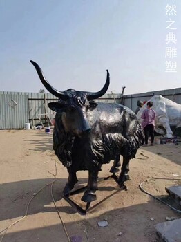指用牦牛雕塑廠家-動物標(biāo)識建筑-承接鑄銅牦牛雕塑價格