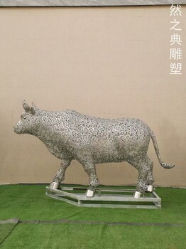 點擊金屬鏤空牛雕塑廠家-彩鋼制作-訂做鏤空牛雕塑主題