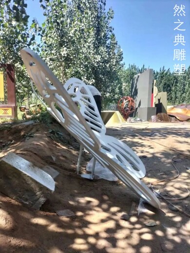 指用蝴蝶雕塑標志制作-園林裝飾-優(yōu)選文化館鏤空蝴蝶