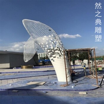 鏤空鯨魚雕塑廠家-燈光配置-不銹鋼鯨魚雕塑價格