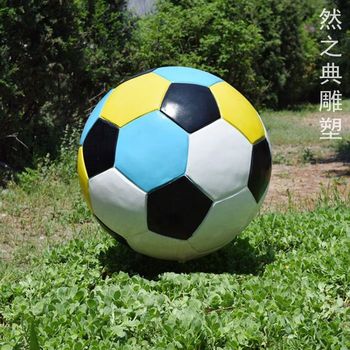 通用廣場大型足球雕塑制造商-動態雕塑-園林足球雕塑擺件訂做