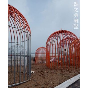 標準創(chuàng)意鳥籠雕塑制造廠家-彩鋼制作-校園主題鳥籠雕塑提供