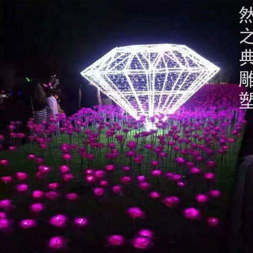 鉆石雕塑生產(chǎn)廠家-戶(hù)外軟裝概念-不銹鋼鉆石雕塑制造商