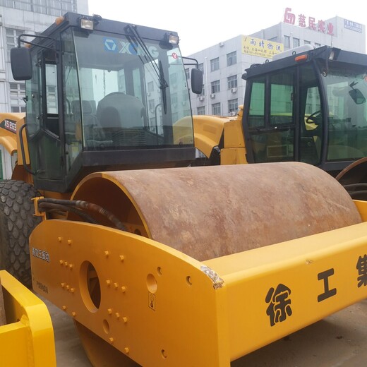 震動22噸壓路機8成新折價出售