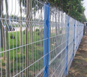 河北三角折弯护栏网厂家供应三亚新型围栏网三沙花园栅栏网