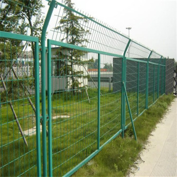 河北波浪护栏网厂家供应昆明边框钢板网曲靖钢板菱形隔离网