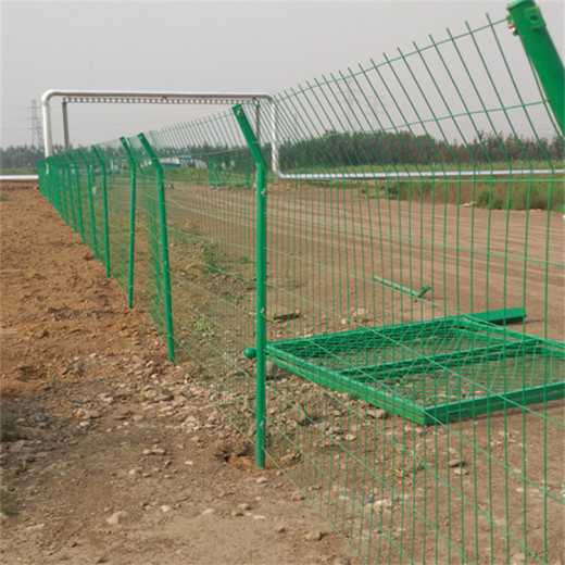 河北框架护栏网厂家供应白山低碳钢丝防护网松原森林公园防护网