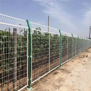 河北高速公路護(hù)欄網(wǎng)廠家供應(yīng)成都防盜帶刺圍墻自貢防爬帶刺鐵絲網(wǎng)