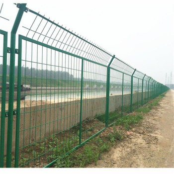 河北飞机场护栏网厂家供应贵州圈地钢丝网贵阳圈地围栏网