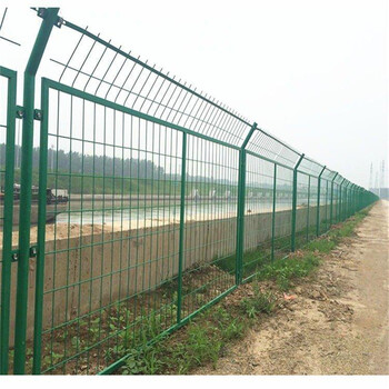 河北飛機(jī)場護(hù)欄網(wǎng)廠家供應(yīng)貴州圈地鋼絲網(wǎng)貴陽圈地圍欄網(wǎng)