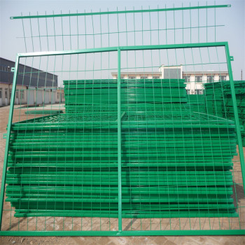 河北波浪护栏网厂家供应辽阳塑料皮隔离网盘锦果园围墙铁丝网