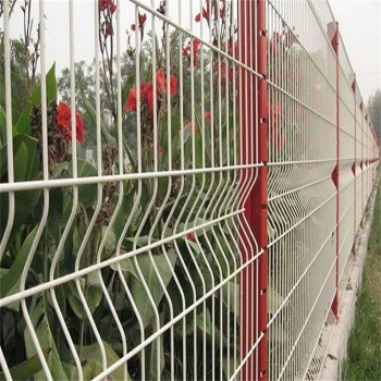 河北高速公路护栏网厂家黄石养殖绿色铁丝网十堰养殖铁丝防护网