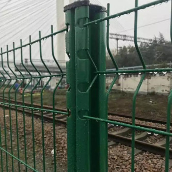 河北车间护栏网厂家供应辽阳塑料皮隔离网盘锦果园围墙铁丝网