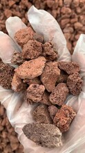 火山巖濾料凈化農村生態(tài)水處理圖片