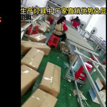 璀璨新疆國(guó)勁照明點(diǎn)亮新疆烏魯木齊甘肅大廈之夜