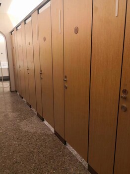 信陽二代衛(wèi)生間隔斷板二代抗倍特板公共衛(wèi)生間隔斷