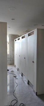 旅游景區(qū)公共衛(wèi)生間隔斷板材公共衛(wèi)生間的隔斷