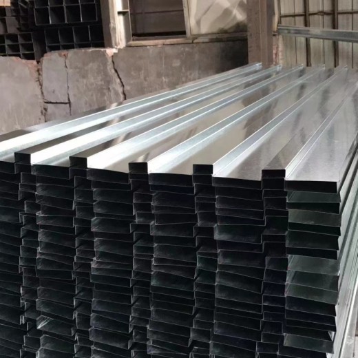 四川透明彩钢瓦聚氨酯彩钢板钢结构厂房发货快免费送货