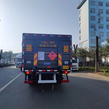 西雙版納解放藍牌欄板式4米2危險品車