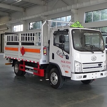 六盤水柴油汽油運(yùn)油車30噸清洗劑運(yùn)輸半掛車
