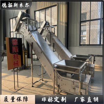 石灰粉防飛濺爬坡機(jī)粉末全封閉大傾角提升機(jī)化工料密封罩輸送機(jī)