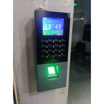 西安門禁維修安裝-玻璃門門禁安裝師傅-門禁系統維修安裝