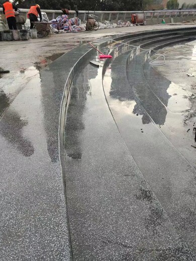 甘肅彩色透水混凝土路面材料供應及施工，水洗石樓梯臺階現場制作
