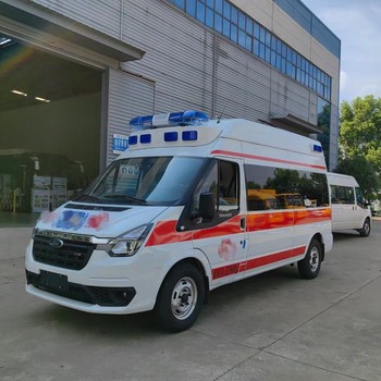 云南曲靖長軸高頂救護車