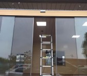 咸阳秦都区安装维修电动门,自动伸缩门,玻璃门自动感应门