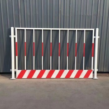 三門(mén)峽基坑護(hù)欄網(wǎng)道路施工警示圍欄安全圍擋臨邊定型化防護(hù)欄桿