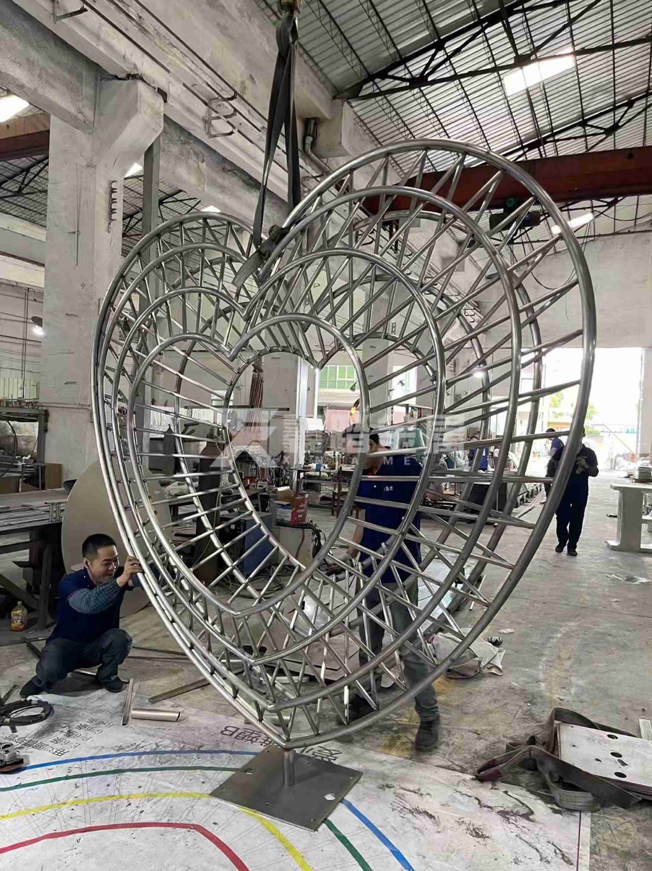 艺术镂空不锈钢爱心雕塑金属造型雕塑定制