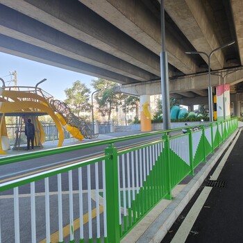 肇慶公路交通護欄生產(chǎn)廠家端州馬路隔離圍欄安裝