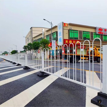 肇慶公路交通護欄生產(chǎn)廠家端州馬路隔離圍欄安裝