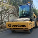 洛陽(yáng)8噸機(jī)械傳輸液壓操控振動(dòng)壓路機(jī)省油轉(zhuǎn)場(chǎng)快