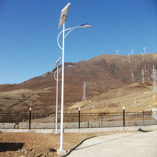 钦州7米太阳能路灯，太阳能路灯全国发货热线