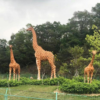 戶外玻璃鋼動(dòng)物卡通雕塑仿真長(zhǎng)頸鹿雕塑園林景觀動(dòng)物小品雕塑廠家