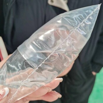 袋裝牛奶包裝機廠家，液體袋裝自動灌裝機