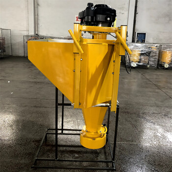 小型車載式公路撒鹽車冬季高速公路除雪設備融雪劑撒布機廠家