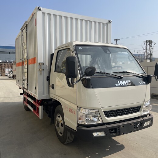 江鈴8類危險品廂式運輸車售后保障