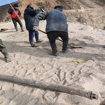云南西雙版納二氧化碳氣體爆破山體平整