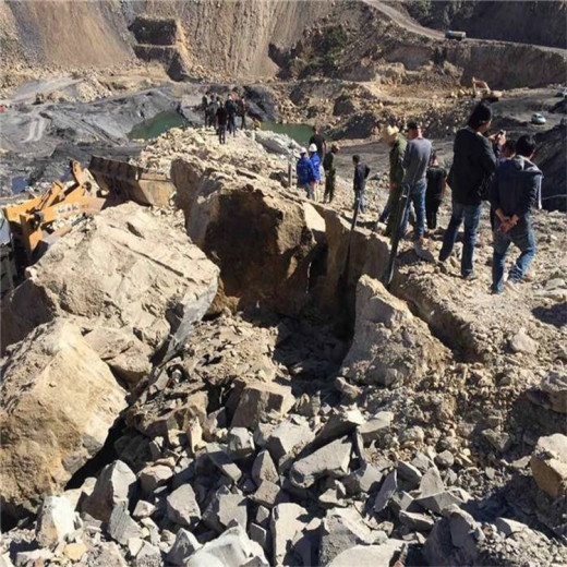 西藏昌都公路隧道爆破现场施工