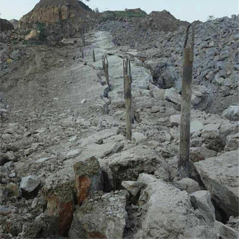 贵州黔东南气体爆破矿石破碎