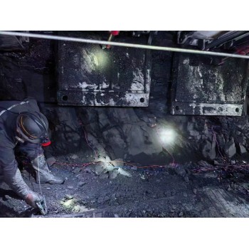 云南文山二氧化碳爆破致裂煤矿欲裂