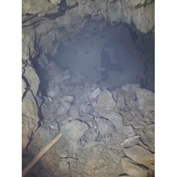 山西忻州二氧化碳气体膨胀煤矿顶板欲裂