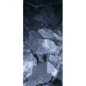 云南玉溪二氧化碳爆破欲裂煤矿起顶
