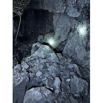 安徽宣城二氧化碳爆破欲裂煤矿起顶
