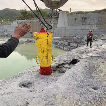 广东珠海静态开采岩石设备分裂机技术培训