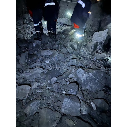 湖南湘潭洞采掘進二氧化碳?xì)怏w爆破技術(shù)