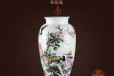 蓝国华大师纪念香港回归而创作《紫归锦堂春》瓶